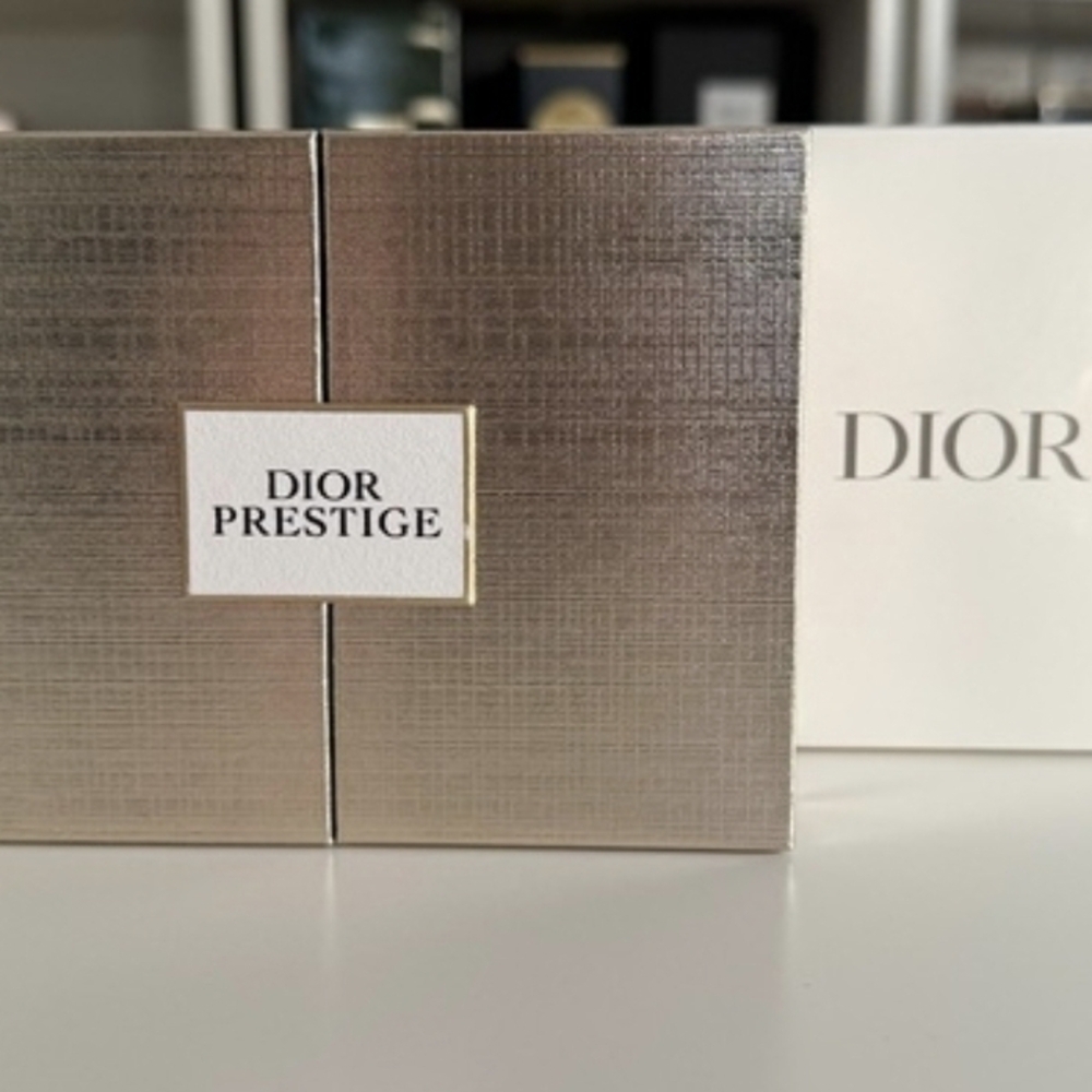 Dior Prestige Skincare Travel Mini Set GWP NIB - Picture 4 of 4
